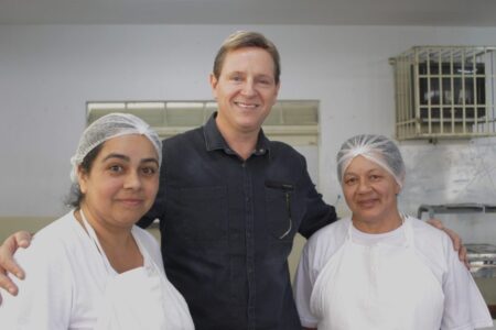 Em comemoração ao ‘Dia da Cozinheira’, Heliton do Valle participa de almoço com profissionais da área e fiscaliza merenda em Itararé (SP)
