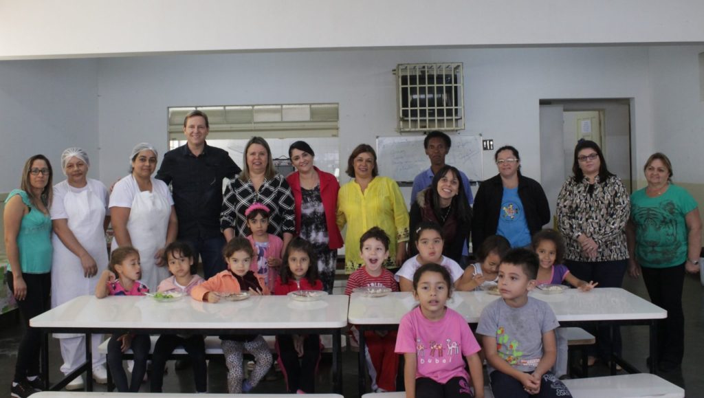 Em comemoração ao ‘Dia da Cozinheira’, Heliton do Valle participa de almoço com profissionais da área e fiscaliza merenda em Itararé (SP)