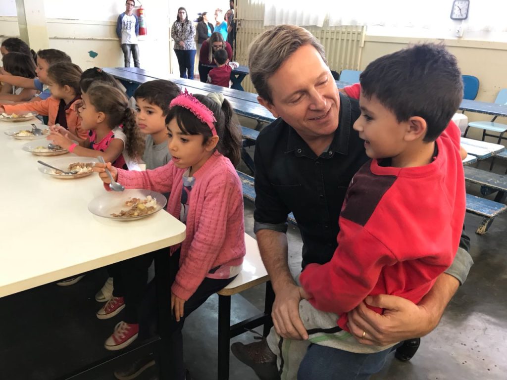 Em comemoração ao ‘Dia da Cozinheira’, Heliton do Valle participa de almoço com profissionais da área e fiscaliza merenda em Itararé (SP)