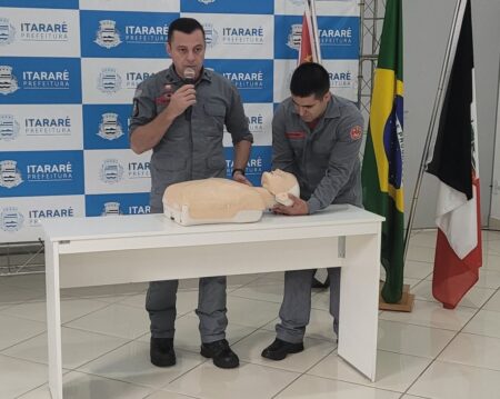 Em parceria com o Corpo de Bombeiros, Educação de Itararé (SP) promove capacitação em primeiros socorros a profissionais da rede municipal e particular de Ensino
