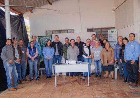 Em parceria com Sebrae, Agricultura de Itararé (SP) realiza Dia de Campo com produtores de leite