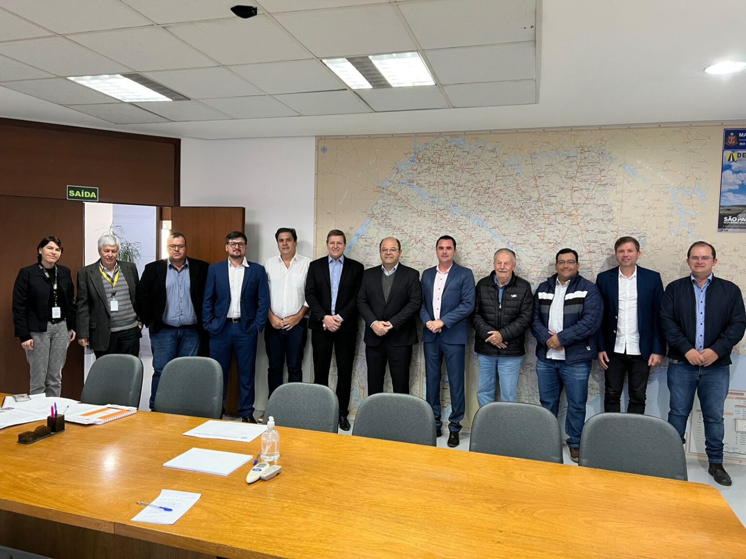 Em São Paulo, prefeito de Itararé (SP), Heliton do Valle, despacha demandas com superintendente do DER-SP