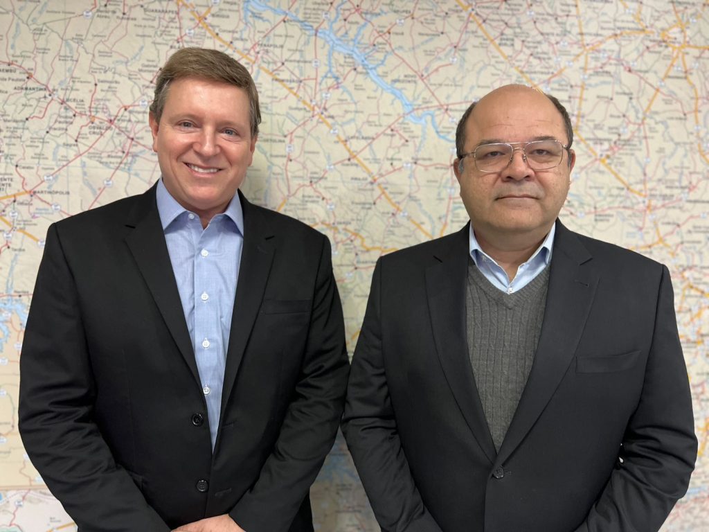 Em São Paulo, prefeito de Itararé (SP), Heliton do Valle, despacha demandas com superintendente do DER-SP