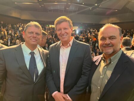 Em São Paulo, prefeito de Itararé (SP) participa da posse do novo secretário de Saúde do Estado, Eleuses Paiva