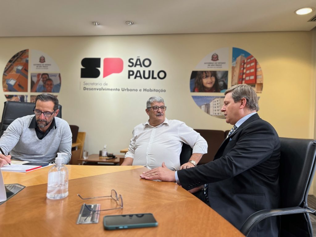 Em São Paulo, prefeito de Itararé (SP) solicita novas moradias populares