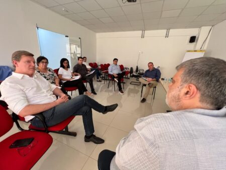 Em Sorocaba (SP), prefeito de Itararé (SP), Heliton do Valle, reúne-se com novo diretor da DRS