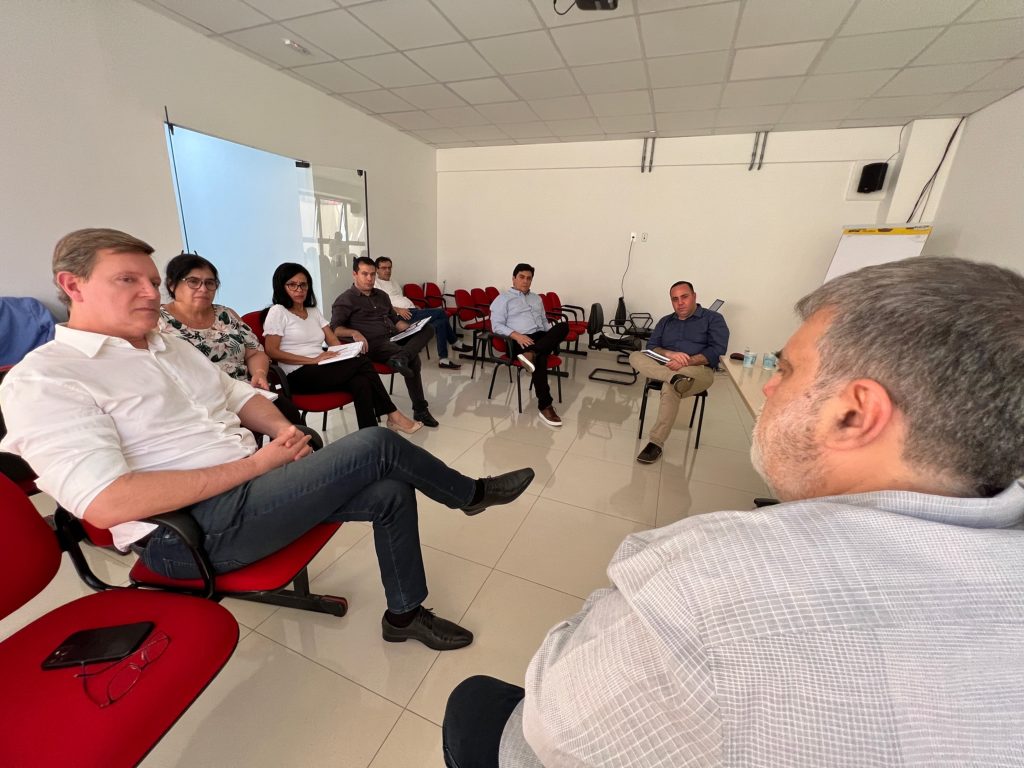Em Sorocaba (SP), prefeito de Itararé (SP), Heliton do Valle, reúne-se com novo diretor da DRS