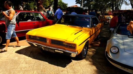Encontro de carros antigos em Itararé (SP) impressiona público