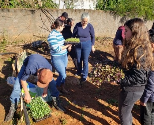 Escola de Campo de Itararé (SP) inicia projeto de horta comunitária para fortalecer aprendizado e conexão com a natureza