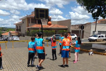 Esporte de Itararé (SP) promove jogos de Basquete 3 durante a Feira das Nações Esporte de Itararé (SP) promove jogos de Basquete 3 durante a Feira das Nações