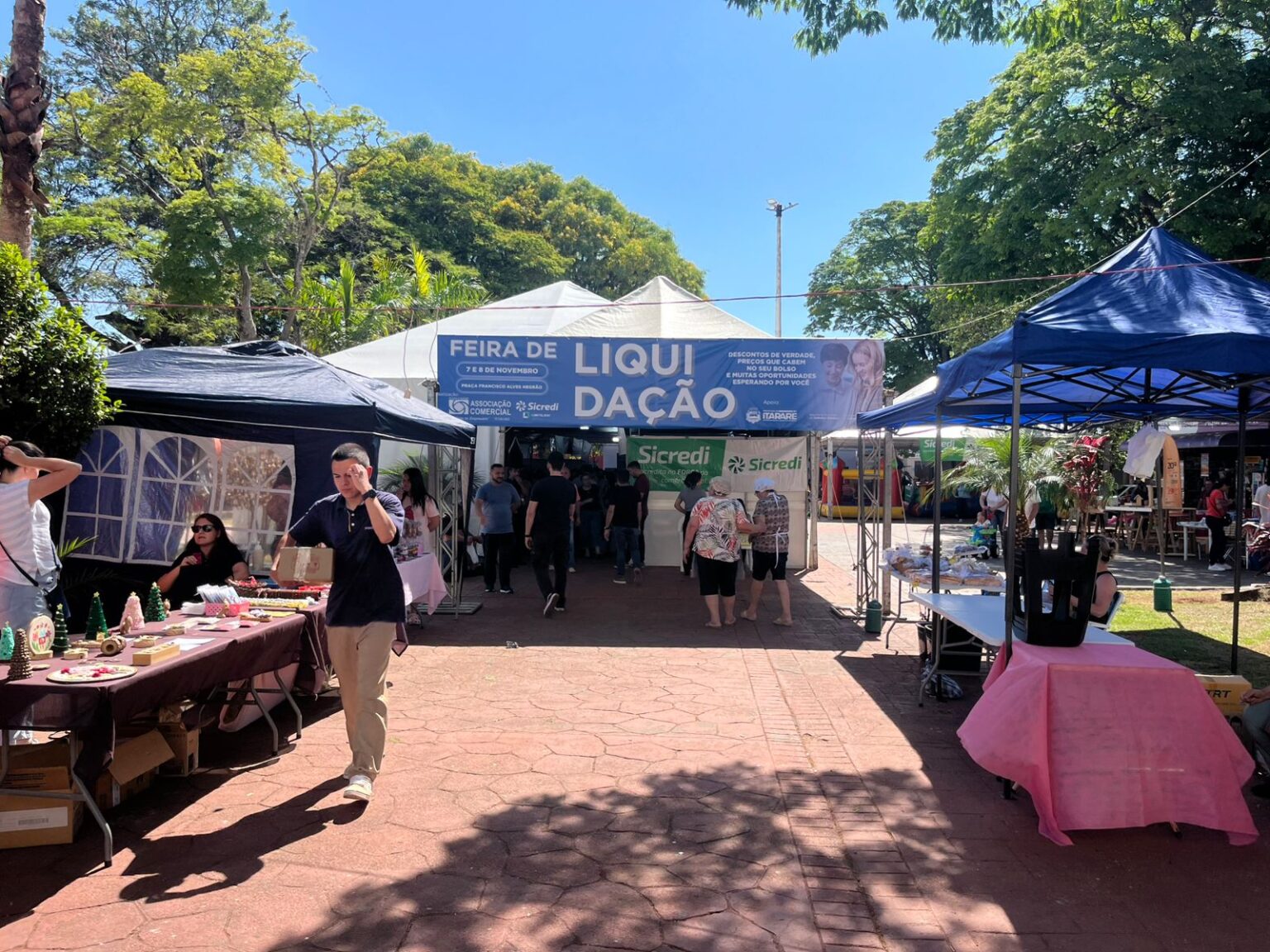 Feira de Liquidação movimenta Itararé (SP) com grandes descontos, artesanato e atrações culturais Feira de Liquidação movimenta Itararé (SP) com grandes descontos, artesanato e atrações culturais