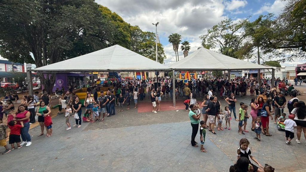 Festa do Dia das Crianças reúne recorde de público na Praça Francisco Alves Negrão