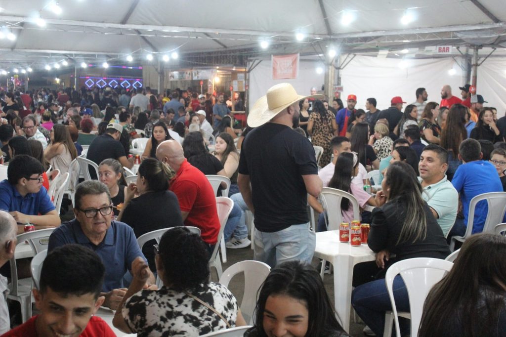 Festa do Divino atrai recorde de público em Itararé (SP)