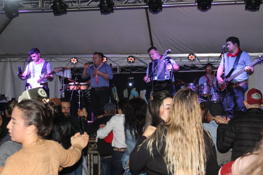 Festa do Divino atrai recorde de público em Itararé (SP)