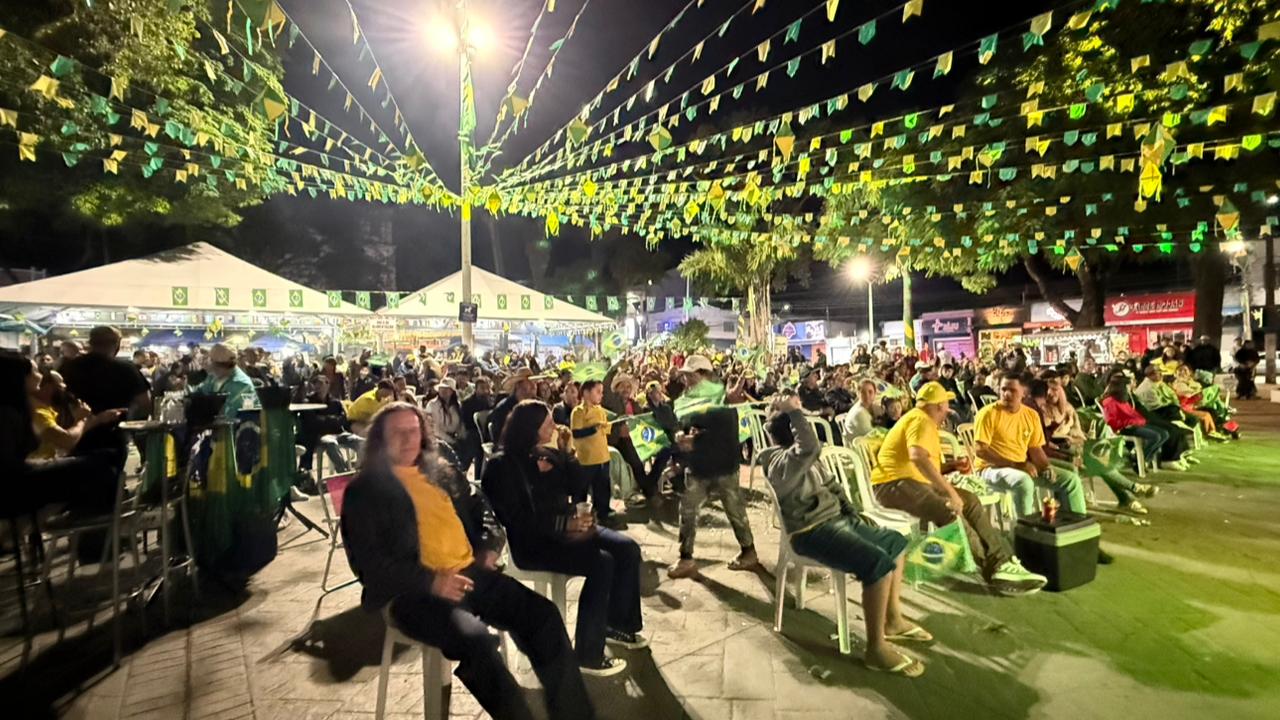 Fun Fest reúne grande público e transforma praça em arquibancada da torcida brasileira em Itararé