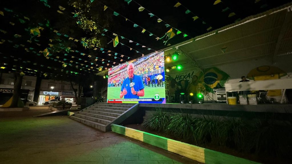 Fun Fest reúne grande público e transforma praça em arquibancada da torcida brasileira em Itararé