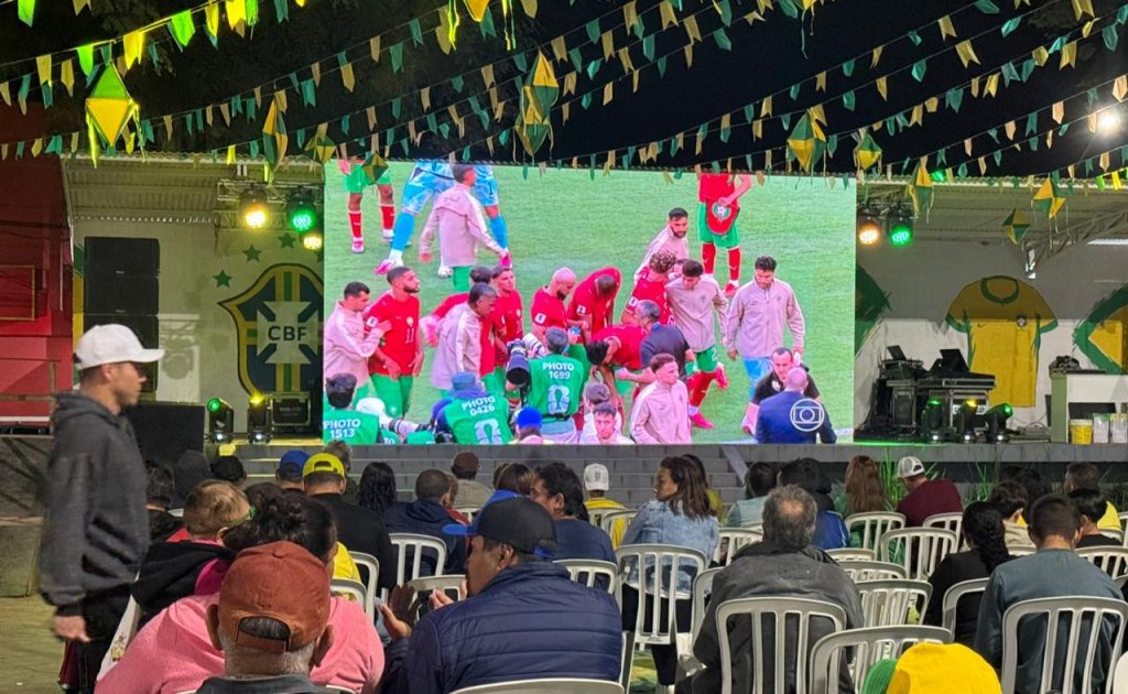 Fun Fest reúne grande público e transforma praça em arquibancada da torcida brasileira em Itararé