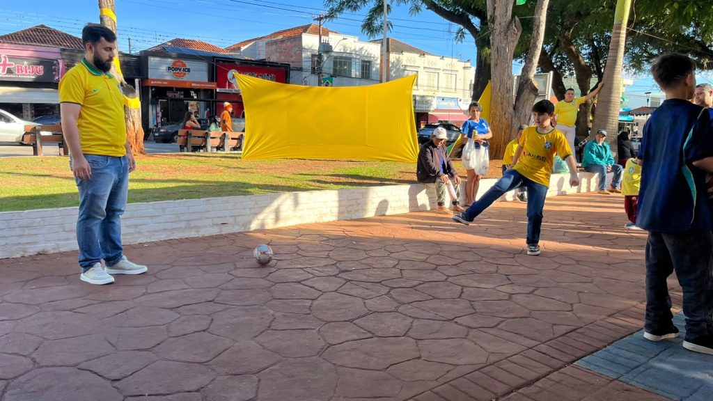Fun Fest reúne grande público e transforma praça em arquibancada da torcida brasileira em Itararé