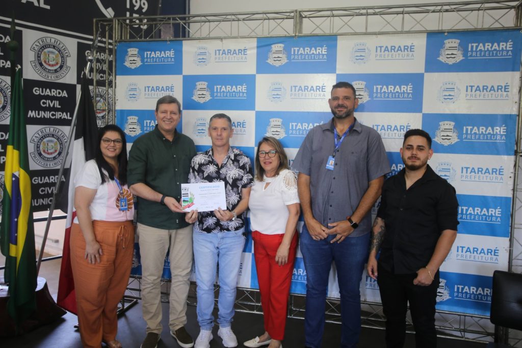 Fundo Social de Itararé (SP) realiza formatura do Curso de Barbeiro