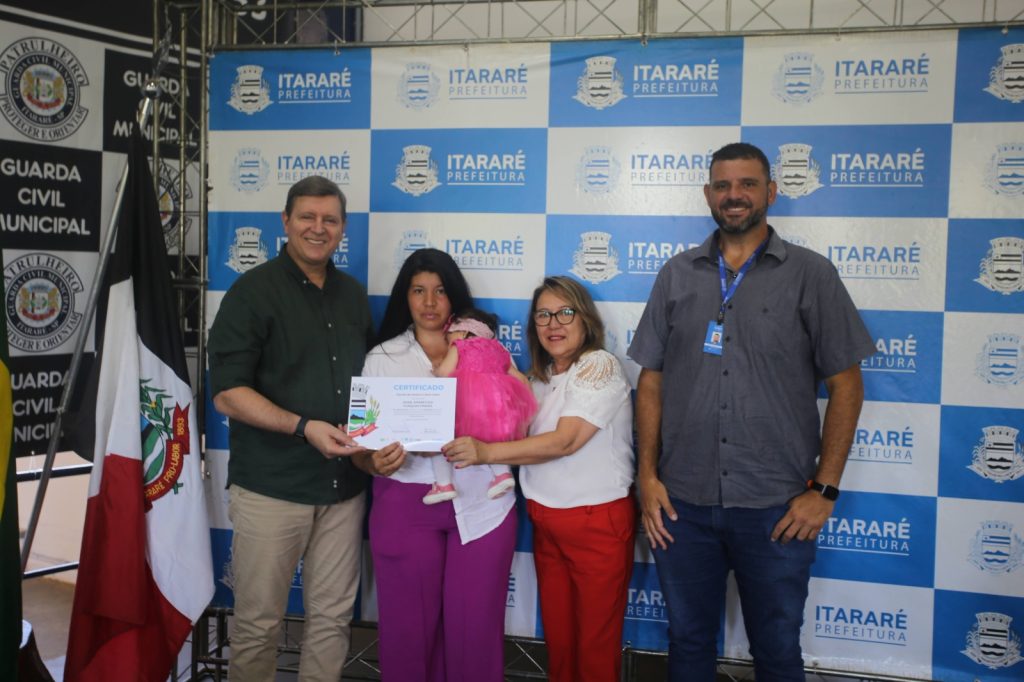 Fundo Social de Itararé (SP) realiza formatura do Curso de Barbeiro