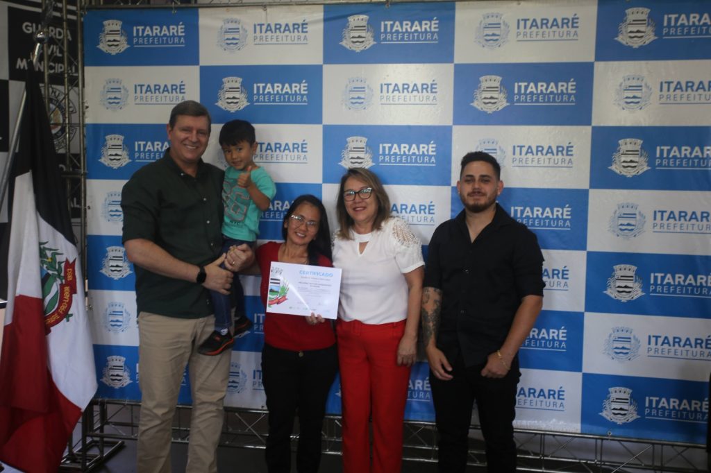 Fundo Social de Itararé (SP) realiza formatura do Curso de Barbeiro