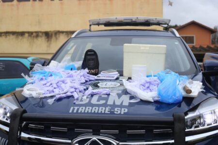 GCM de Itararé (SP) apreende mais de 6.600 pinos de cocaína na Vila Novo Horizonte GCM de Itararé (SP) apreende mais de 6.600 pinos de cocaína na Vila Novo Horizonte