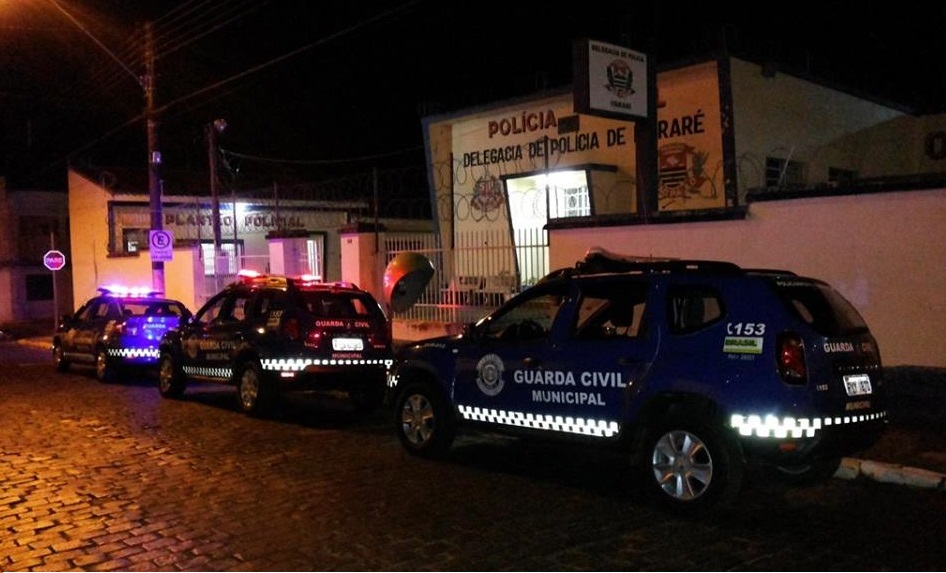 GCM de Itararé (SP) prende em flagrante quatro rapazes por furto GCM de Itararé (SP) prende em flagrante quatro rapazes por furto