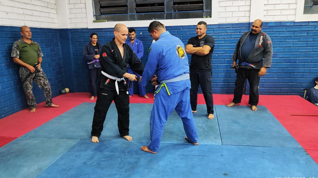 GCM de Itararé (SP) recebe visita de policial municipal da Espanha