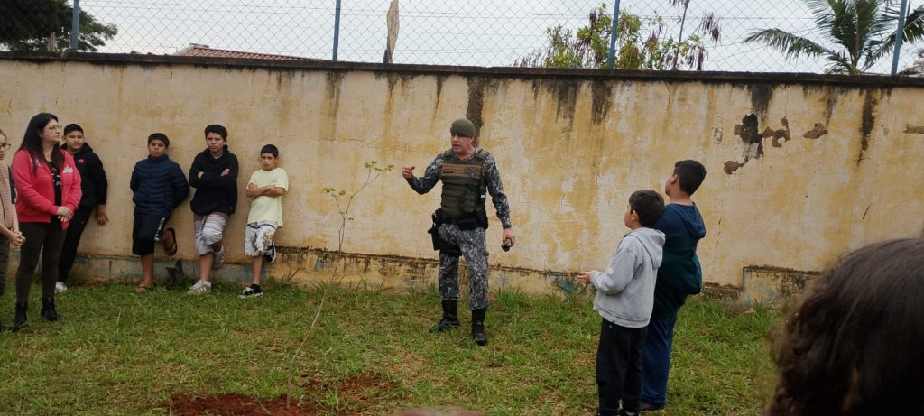 GCM realiza ação ambiental em escola de Itararé (SP) em comemoração ao Dia Mundial do Meio Ambiente