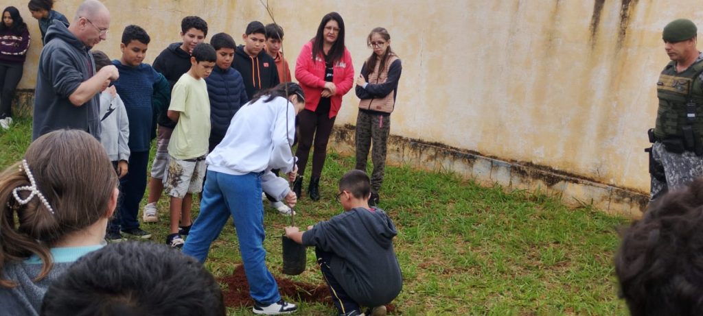 GCM realiza ação ambiental em escola de Itararé (SP) em comemoração ao Dia Mundial do Meio Ambiente
