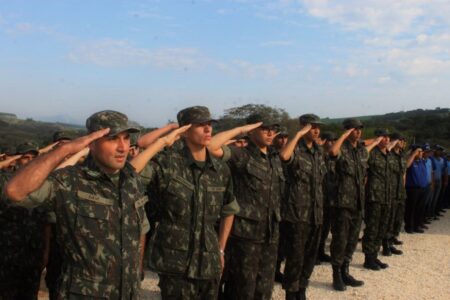 Heliton do Valle celebra resgate do Tiro de Guerra em Itararé (SP)