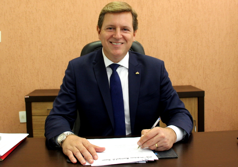 Heliton do Valle é empossado prefeito de Itararé (SP) Heliton do Valle