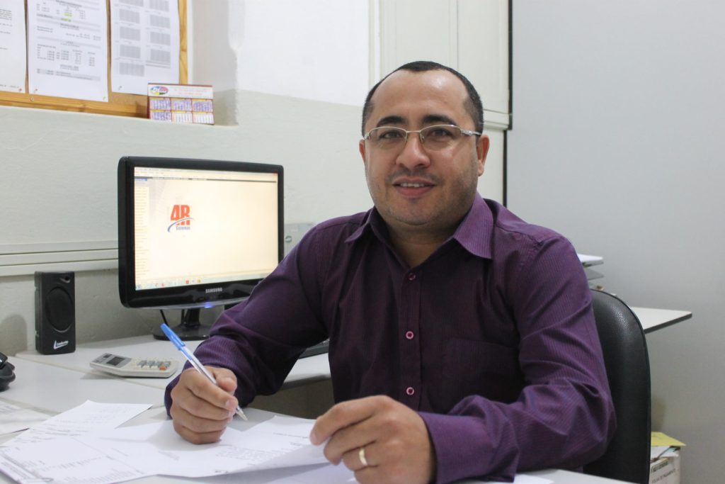 Heliton do Valle parabeniza trabalho do RH da Prefeitura de Itararé (SP)