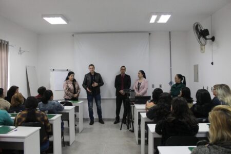 Heliton do Valle participa de capacitação para agentes comunitários em Itararé (SP)