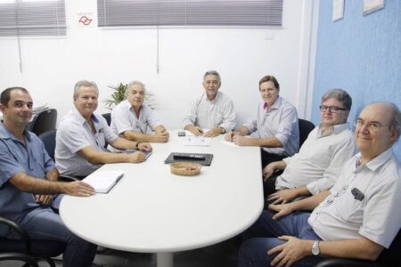 Heliton do Valle se reúne com superintendente regional da Sabesp sabesp