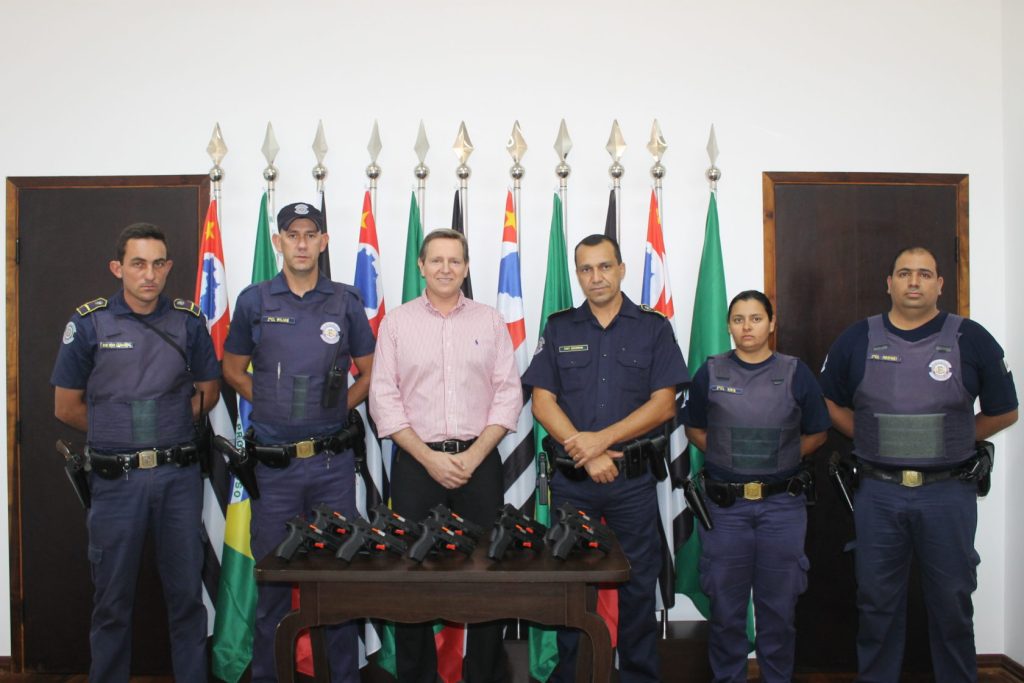 Inédito: com recursos próprios, prefeito de Itararé (SP) adquire 10 armas novas para a GCM Inédito: com recursos próprios, prefeito de Itararé (SP) adquire 10 armas novas para a GCM