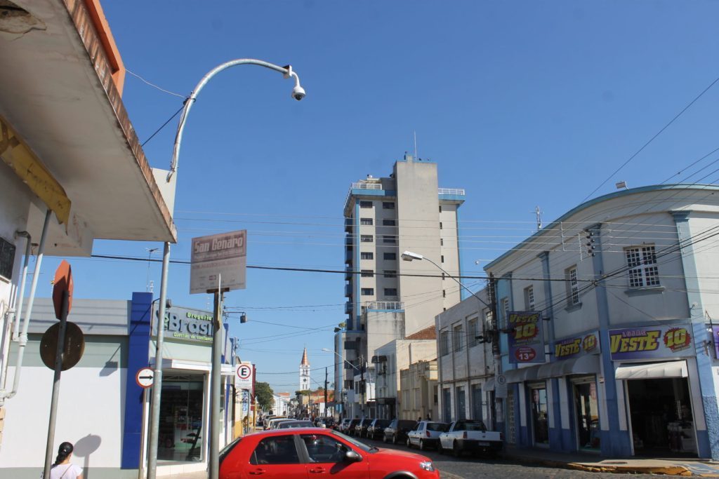 Investimentos em segurança: Gestão Heliton do Valle amplia monitoramento com câmeras em Itararé (SP)