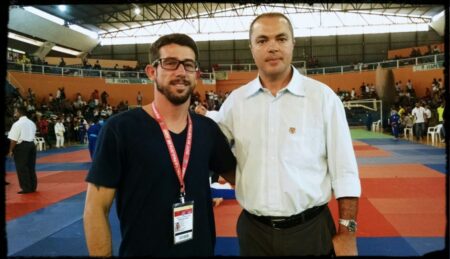 Equipe é comandada pro ediclei (a esq.)