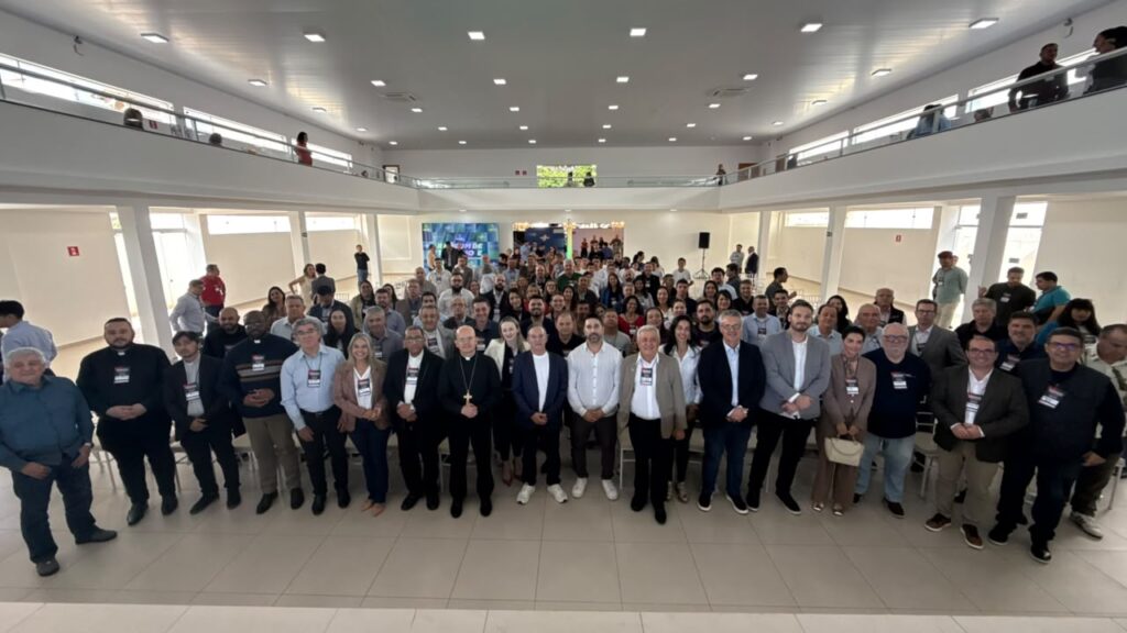 Mais de 250 empresários participam de encontro regional em Itararé e fortalecem diálogo sobre desenvolvimento econômico