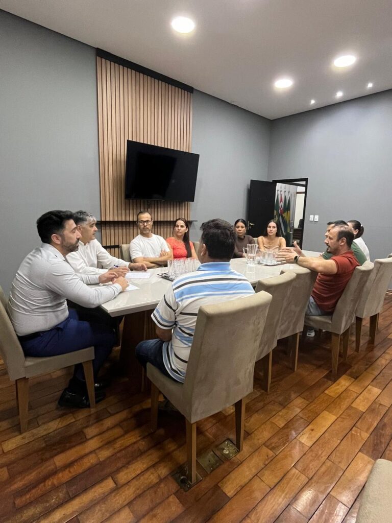 Médicos dos Postos de Saúde fazem reivindicações ao chefe do executivo de Itararé (SP) Médicos dos Postos de Saúde fazem reivindicações ao chefe do executivo de Itararé (SP)