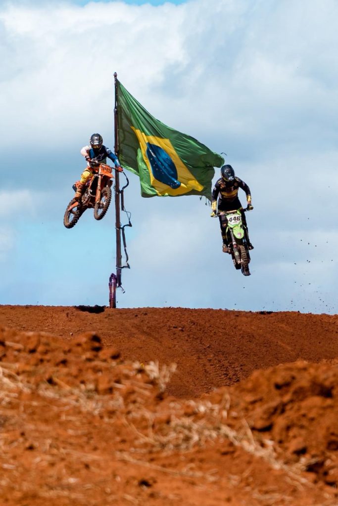 Motocross encerra programação do aniversário de Itararé (SP) com chave de ouro e reúne milhares de pessoas