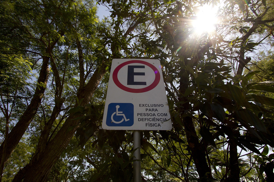 Multa por uso indevido de vagas para Deficientes ou Idosos terá aumento de 140% inclusao-pmi
