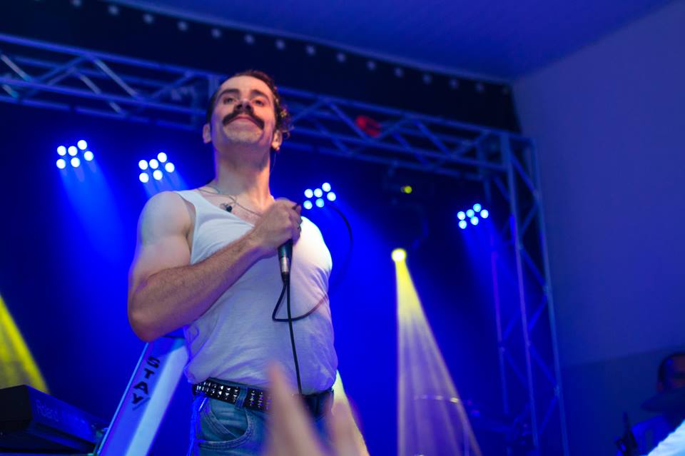 Neste sábado, a praça São Pedro recebe a banda Acervo Rock acervo-queen