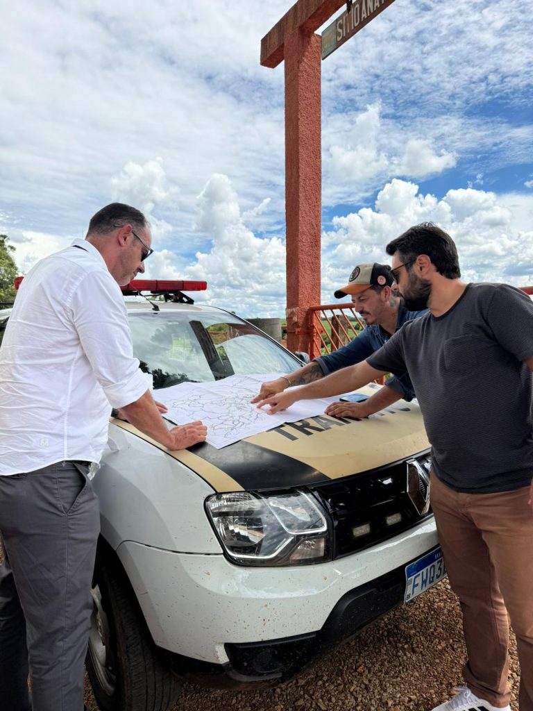 Nova etapa de sinalização rural reforça segurança e mobilidade em Itararé (SP)