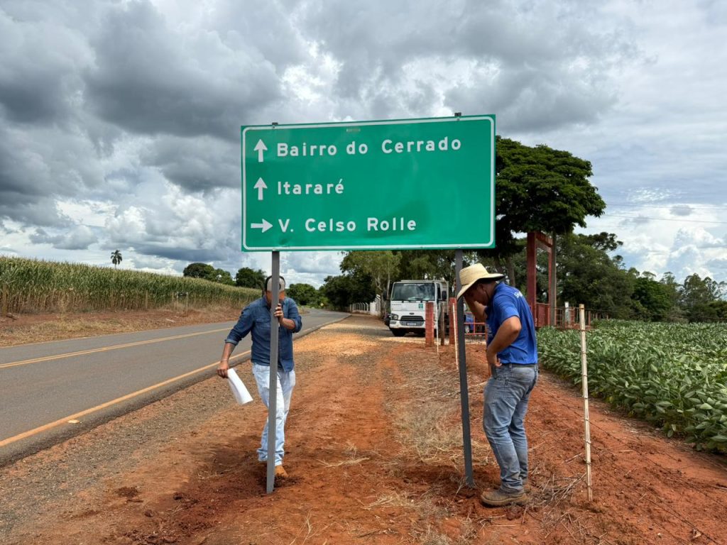 Nova etapa de sinalização rural reforça segurança e mobilidade em Itararé (SP)