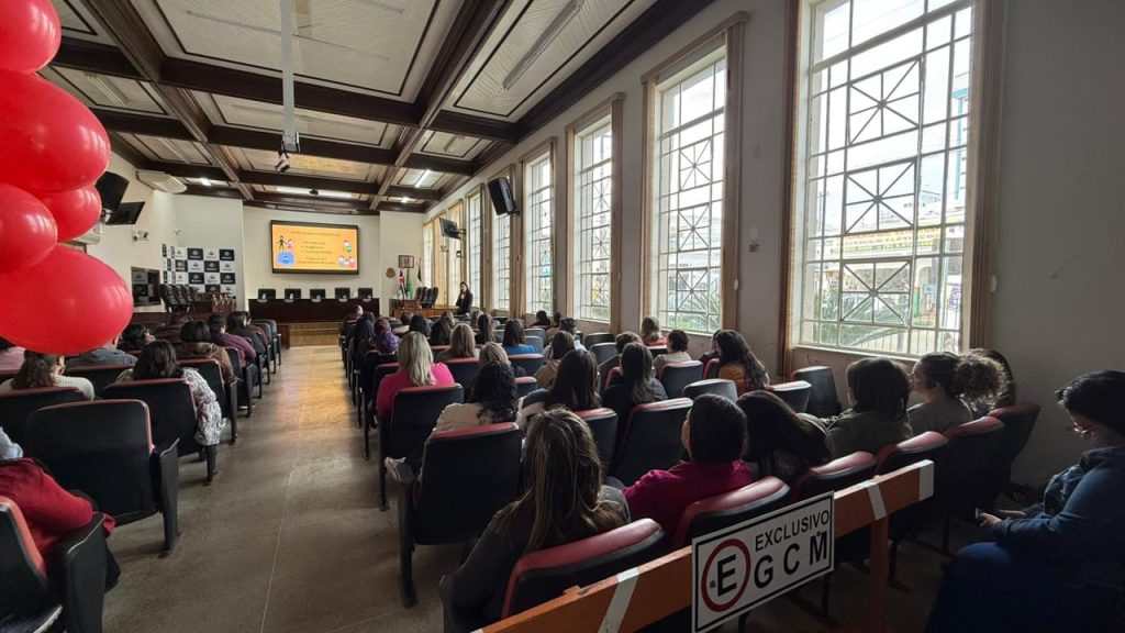 Palestra sobre Primeira Infância reúne educadores da rede municipal em Itararé