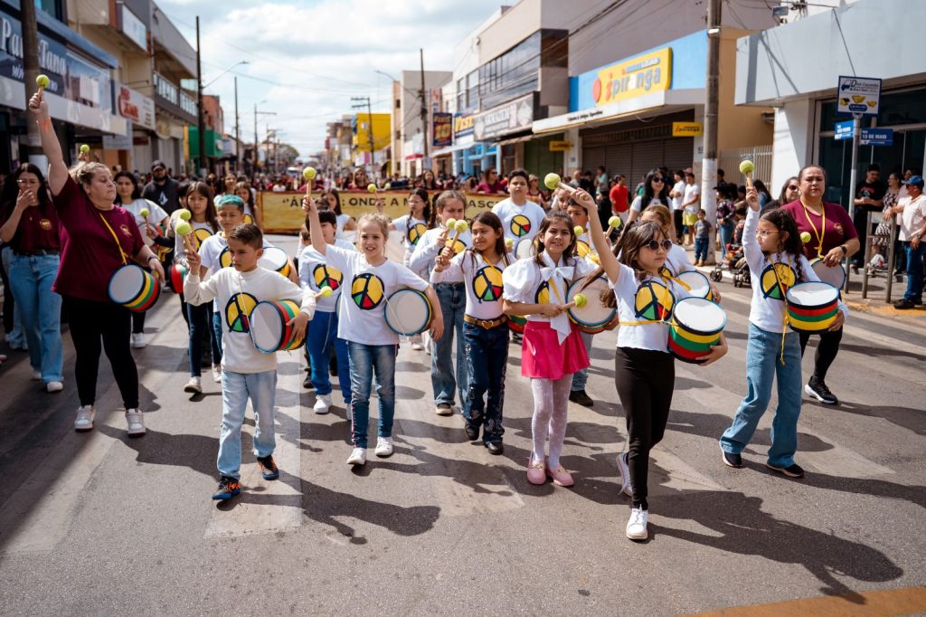 Pela primeira vez em anos, Desfile Cívico de Itararé (SP) inicia no horário e emociona milhares de pessoas
