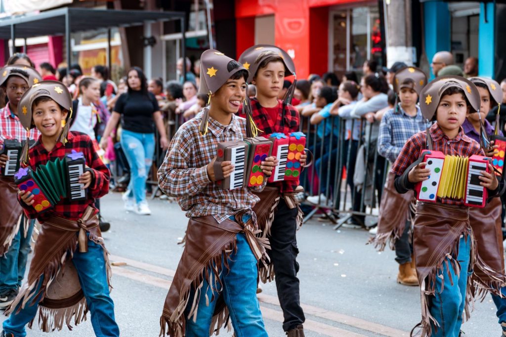 Pela primeira vez em anos, Desfile Cívico de Itararé (SP) inicia no horário e emociona milhares de pessoas