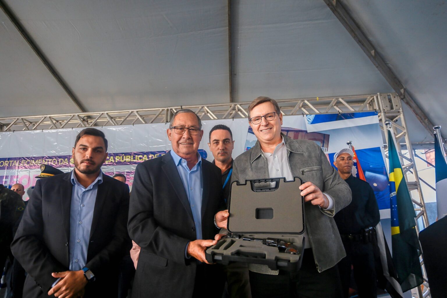 Prefeito de Itararé (SP) assina termo de cooperação técnica com prefeito de Sengés (PR) e recebe alunos para o curso de formação de guardas