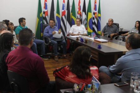 Prefeito de Itararé (SP) discute projeto de lei com líderes religiosos cristãos Prefeito de Itararé (SP) discute projeto de lei com líderes religiosos cristãos